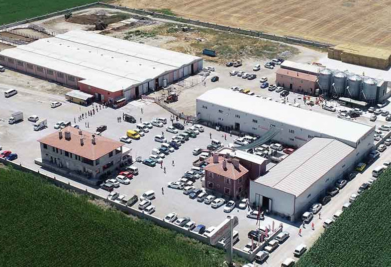 Kaliteli Etlerimizi Yetiştirdiğimiz, Tam Entegre Yerli Ve Milli Mezbaha Ve Çiftlik Tesisimiz.